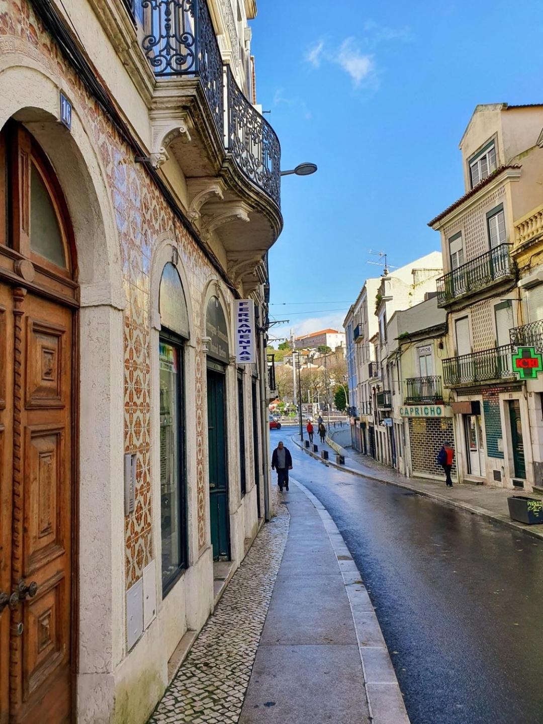 Charming Close To Lx Factory Apartment *